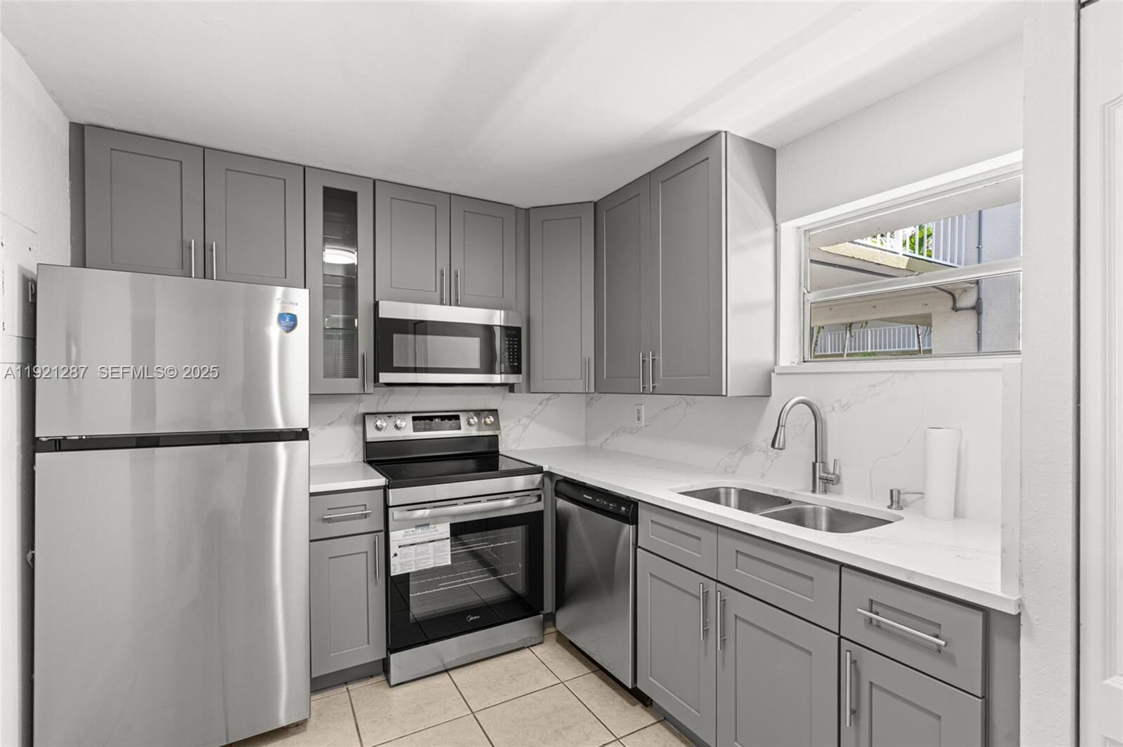 Property Photo:  4215 N University Dr. 203  FL 33351 