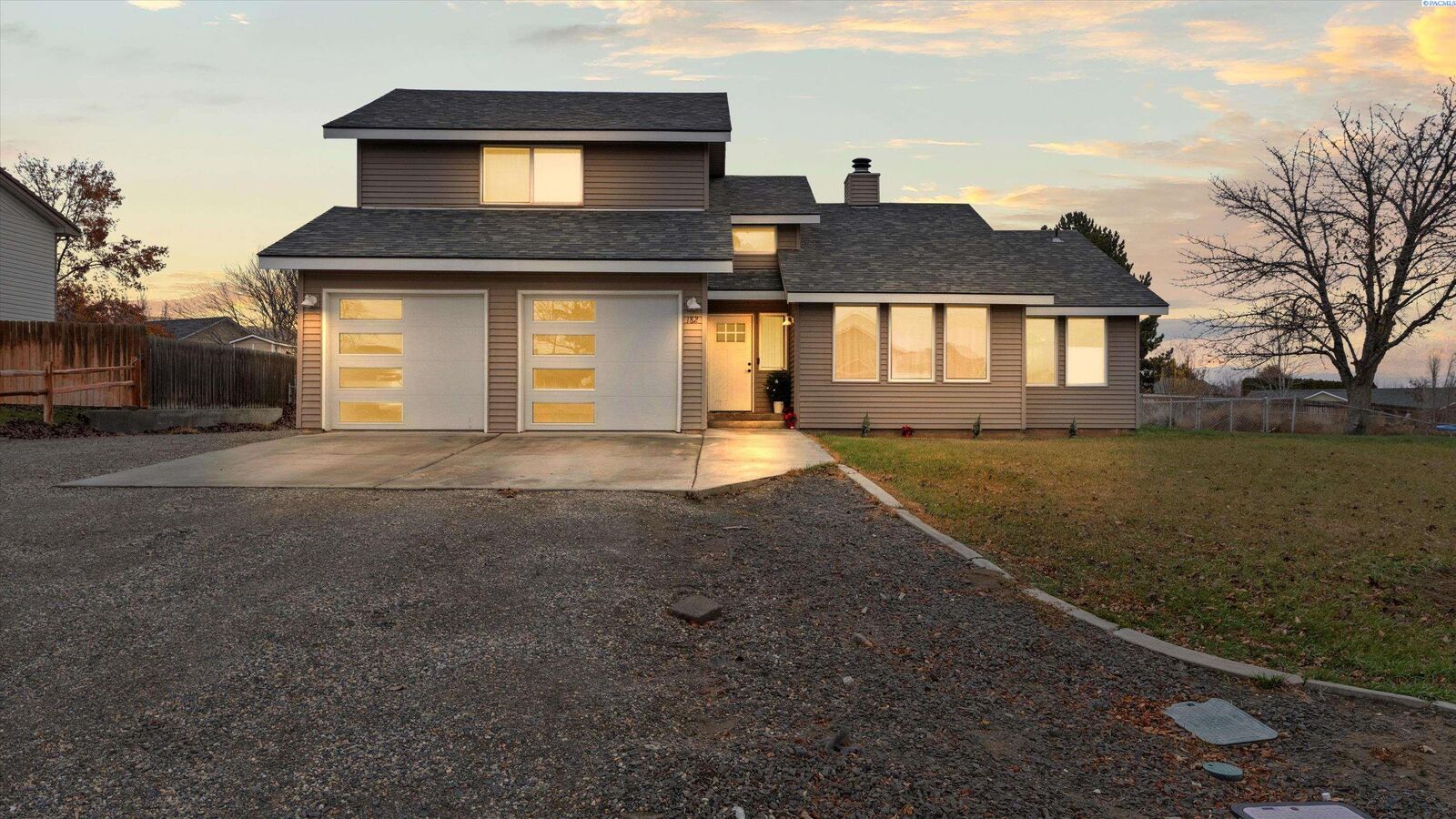 Property Photo:  182 Travis Lane  WA 99338 