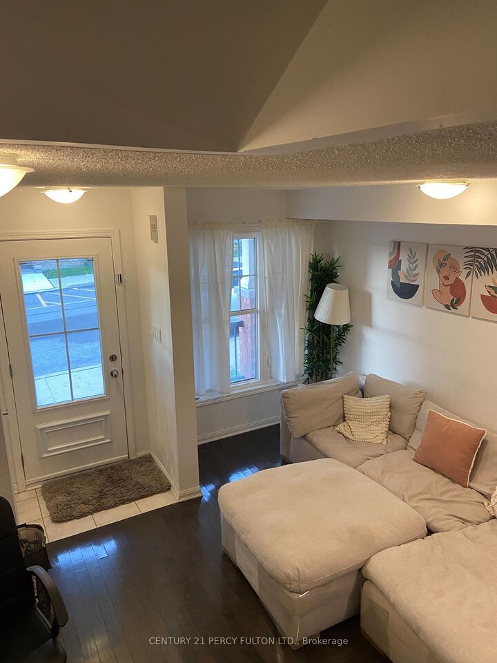 Property Photo: 20 Mendelssohn Street 4 ON M1L 0G8