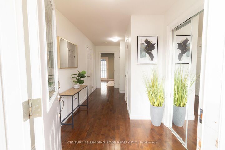 Photo de la propriété: 69 Calais Street ON L1N 5M3