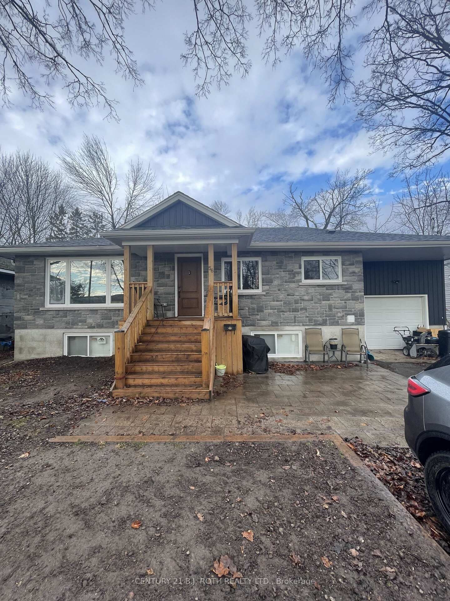 Photo de la propriété: 56 Olive Crescent ON L3V 1G1