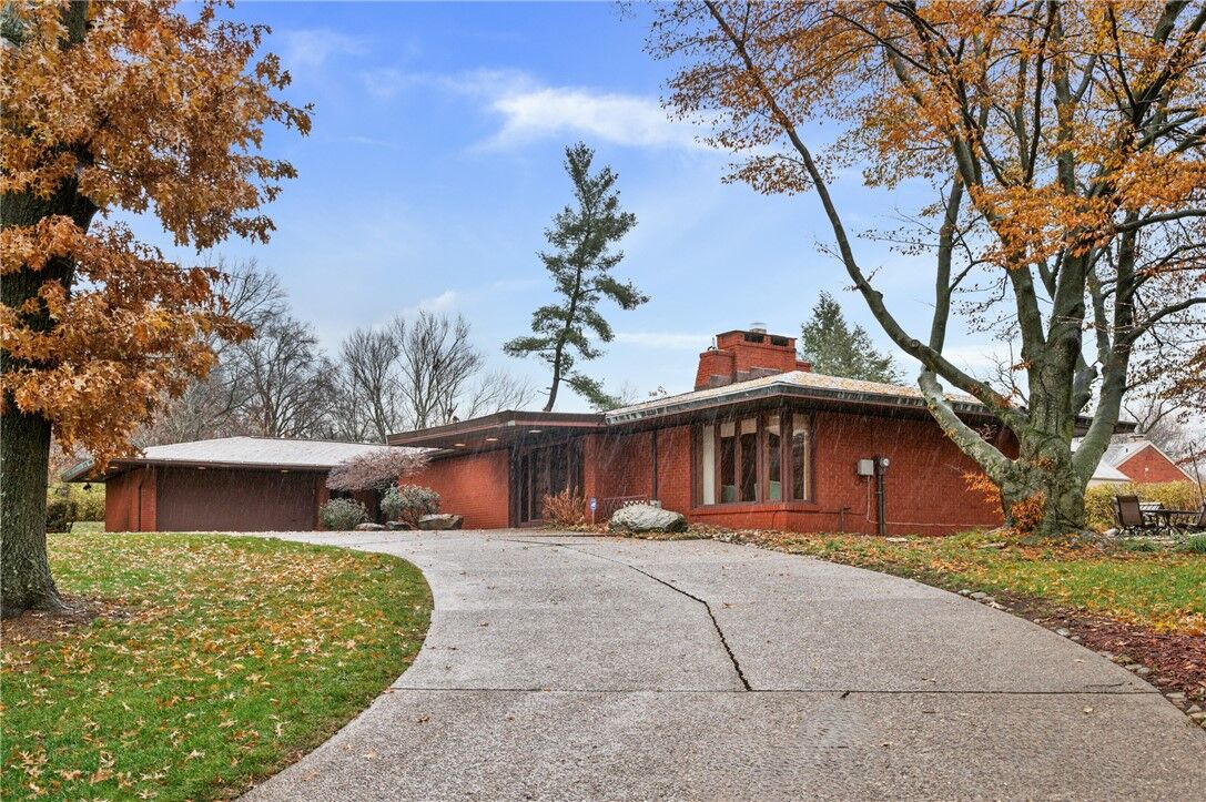 Property Photo:  1801 Kent Rd  PA 15241 