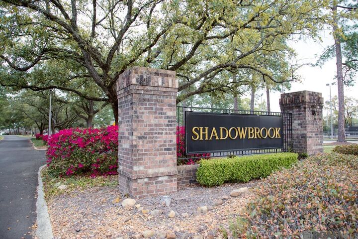 Property Photo:  2406 Shadowbrook Dr  LA 70816 