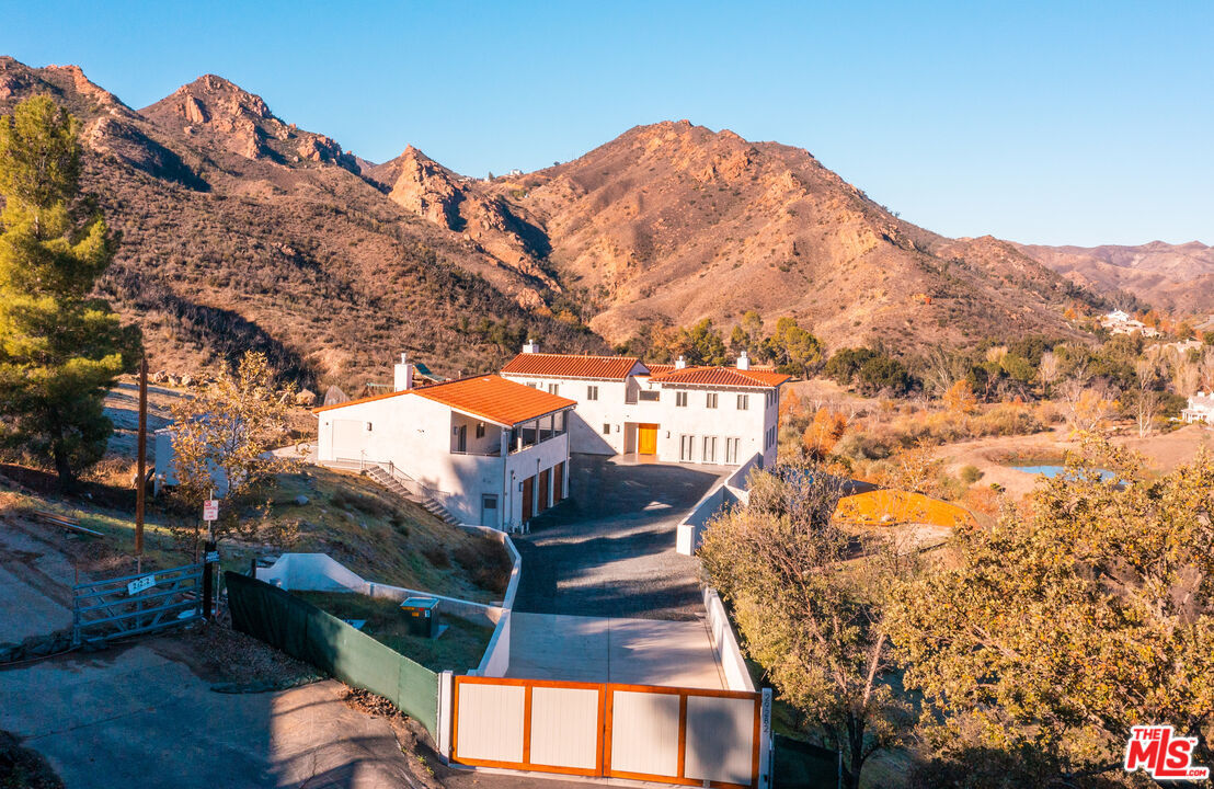 Property Photo: 29282 Circle Dr CA 91301