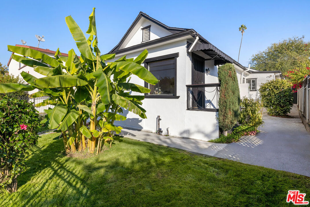 Property Photo: 1222 N Virgil Ave CA 90029