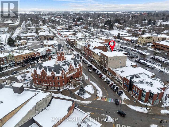 Property Photo:  24 Wellington Street 9  ON N5A 2L2 