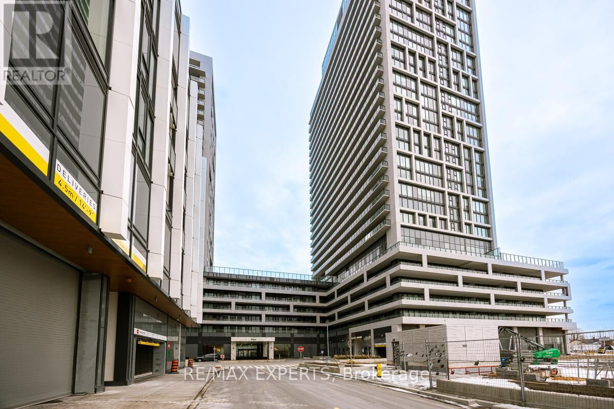 Property Photo:  8960 Jane Street 2217  ON L4K 0N9 