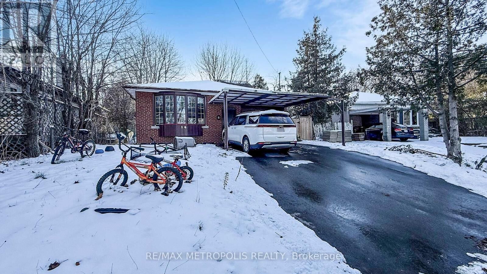 Property Photo:  14 Furlong Court Bsmt  ON M1J 1Y8 