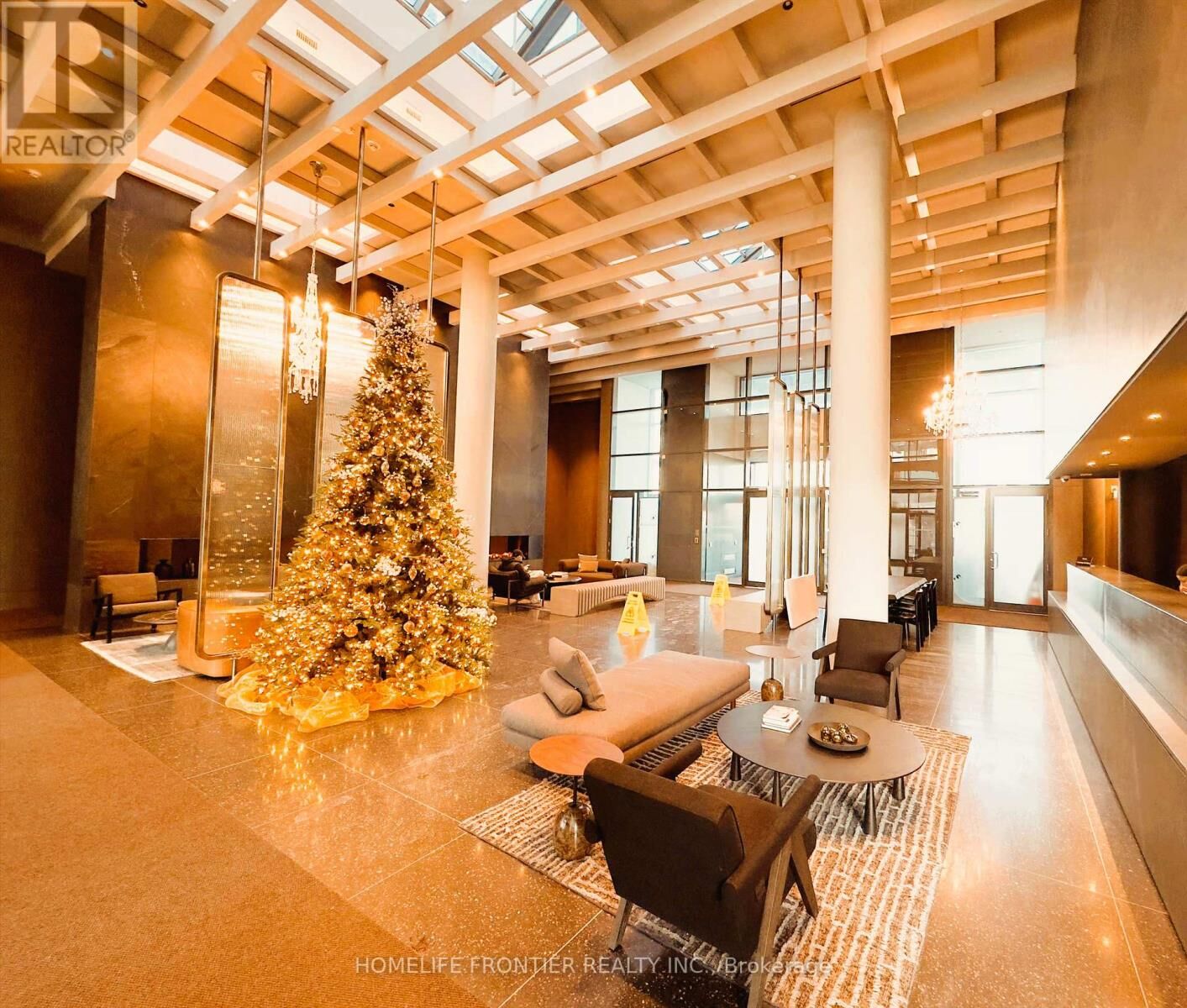 Property Photo:  8 Interchange Way South 3510  ON L4K 0R2 