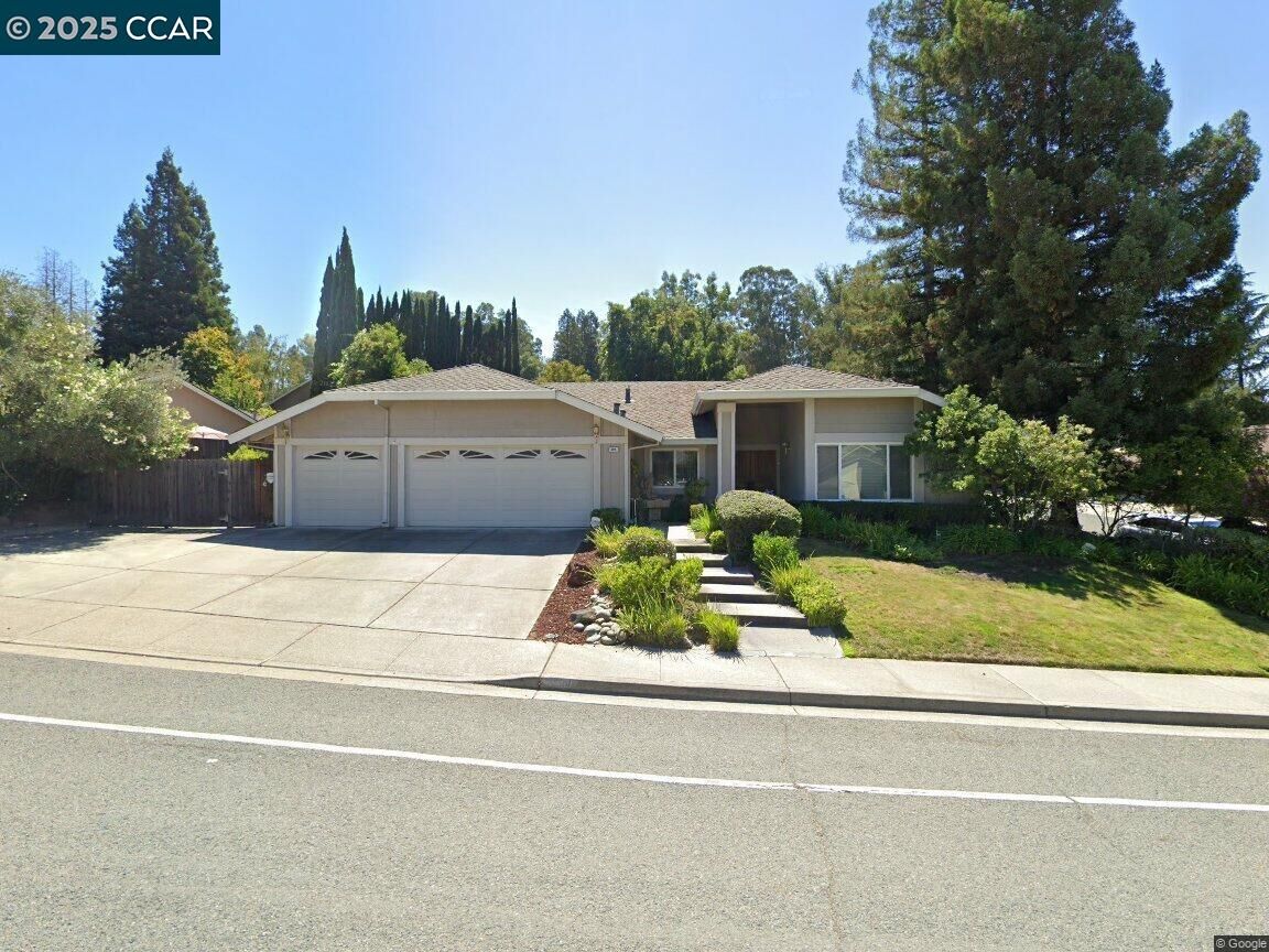 Property Photo: 304 Skyview Dr CA 94523