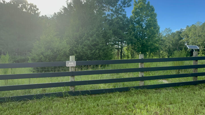 Property Photo: 444-01 Tall Oaks Road FL 32435