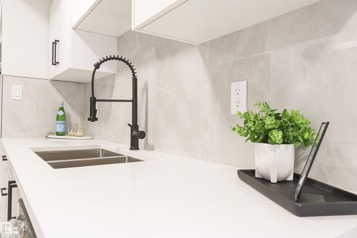 Property Photo:  18418 62B Avenue NW  AB T5T 2N7 