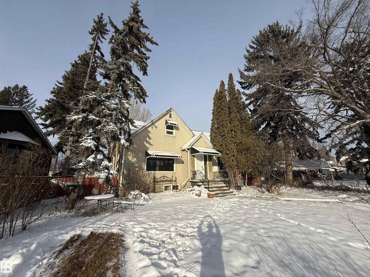 Photo de la propriété: 11022 110 Avenue NW AB T5H 1H9