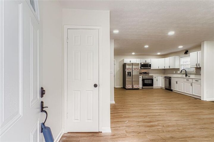 Property Photo: 862 Sheppard Way GA 30083