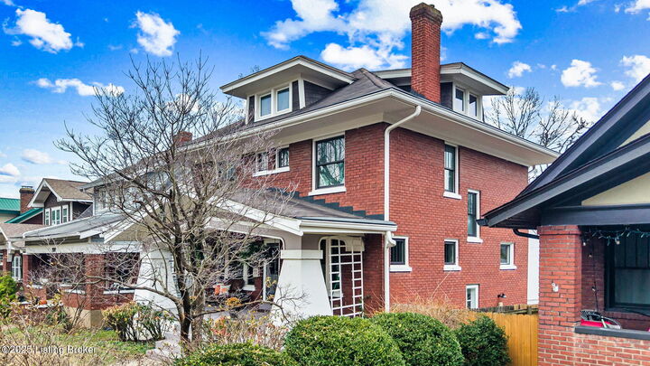 Property Photo: 1914 Ivanhoe Ct KY 40205