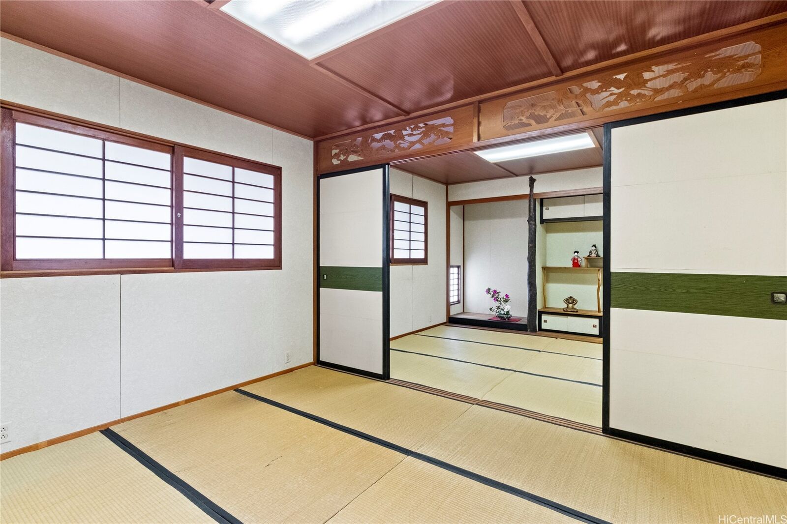 Property Photo:  2206-R California Avenue  HI 96786 