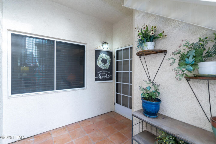 Property Photo: 420 Acoma Blvd 10 AZ 86406