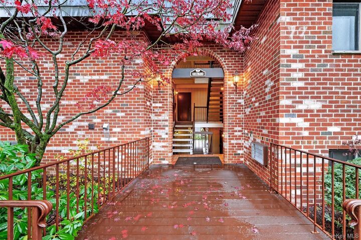 Property Photo:  7 Briarcliff Drive S 13  NY 10562 