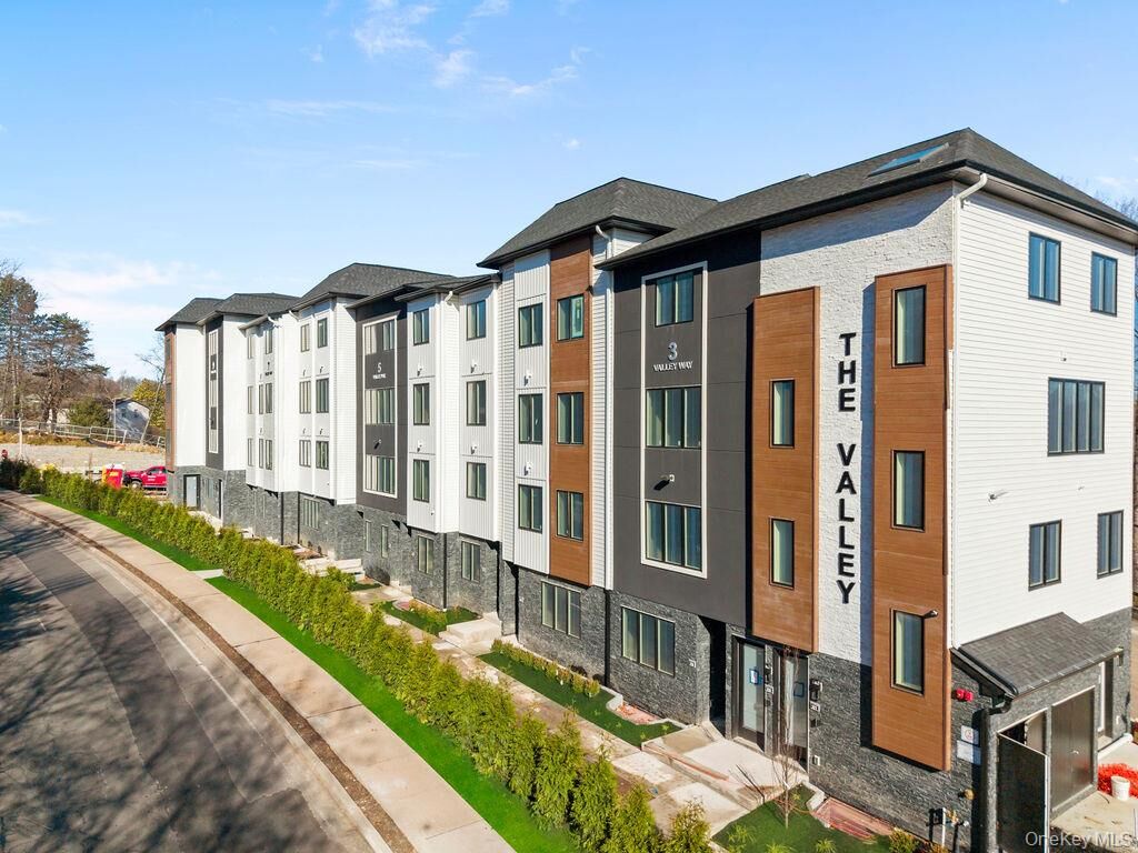 Property Photo:  5 Valley Way 220  NY 10977 