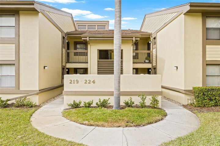 Property Photo: 222 Woodlake Wynde 222 FL 34677