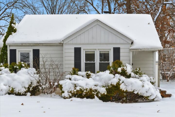 Property Photo: 33759 N Lake Shore Drive IL 60030