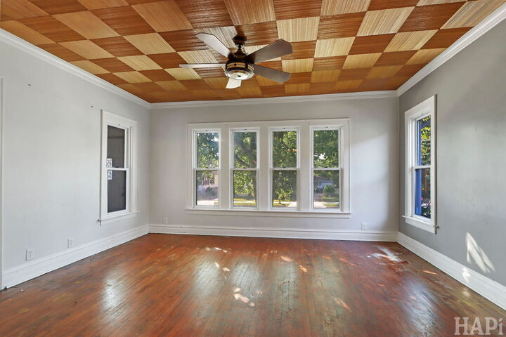 Property Photo:  619 N Butrick Street  IL 60085 