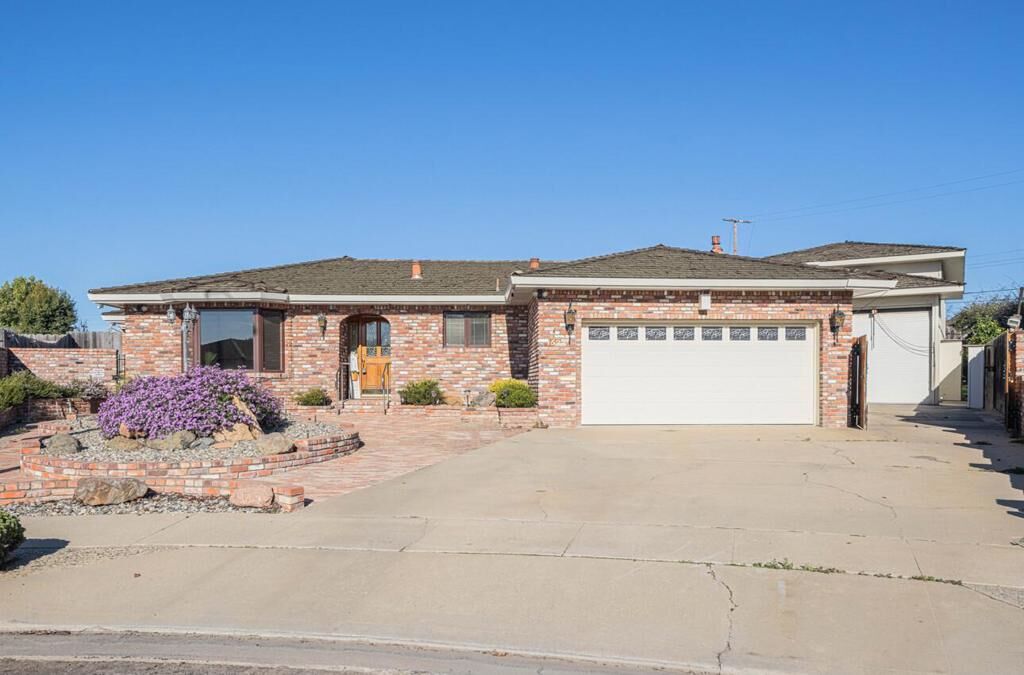 Property Photo: 1527 Atherton Way CA 93906