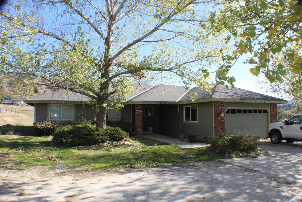 Property Photo:  23950 Jacaranda Drive  CA 93561 