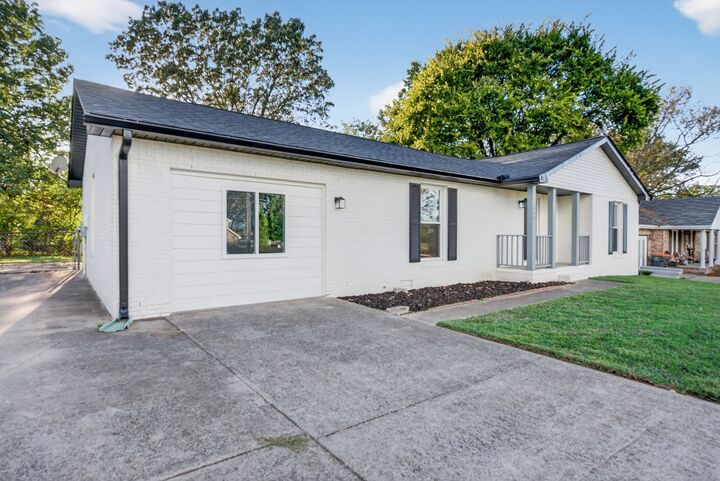 Property Photo:  1006 Peachers Mill Rd  TN 37042 