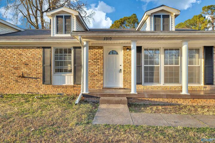 Property Photo:  3910 Shamrock Drive NW  AL 35810 
