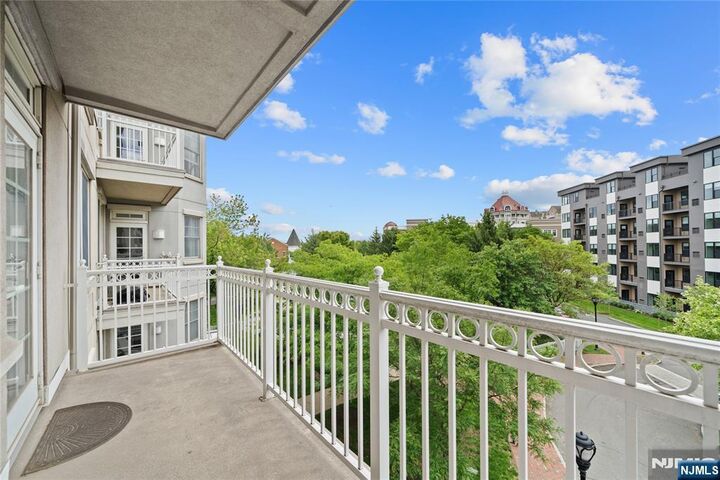 Property Photo:  4 Constellation Place 308  NJ 07305 