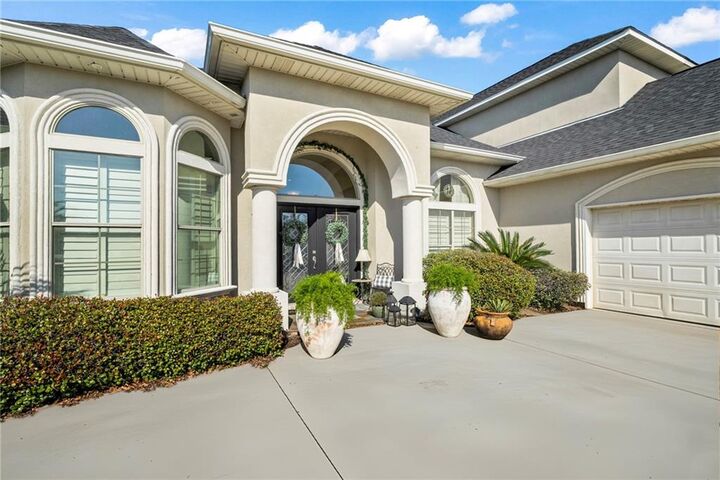 Property Photo: 241 E Augusta Lane LA 70458