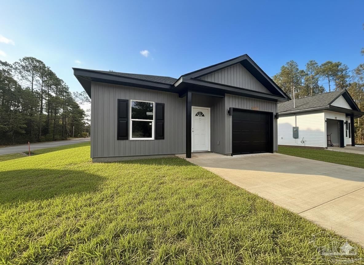 Property Photo: 2942 N 14th Ave FL 32583