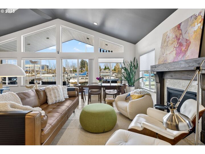 Property Photo: 173 NE Bridgeton Rd 14 OR 97211