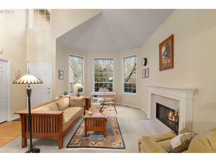 Property Photo: 5007 SW Canterbury Ln OR 97219