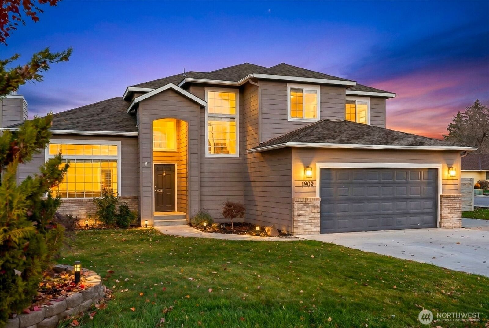 Property Photo:  1902  Hideaway Place  WA 98801 