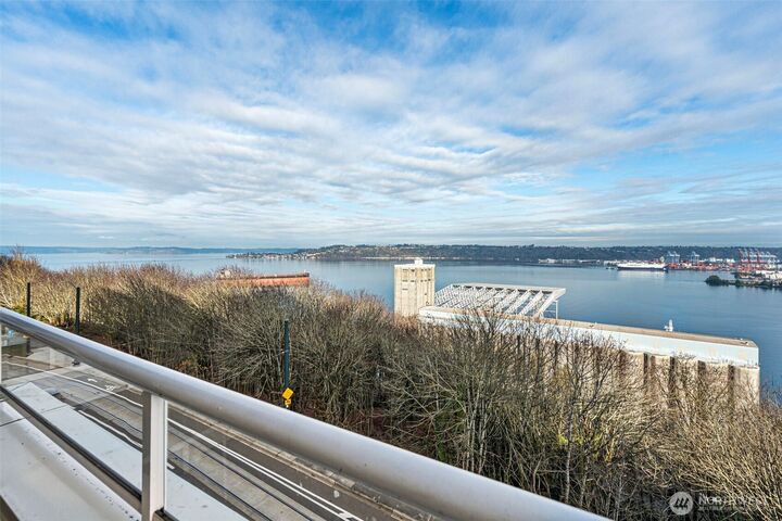 Property Photo:  1  Broadway 513  WA 98402 