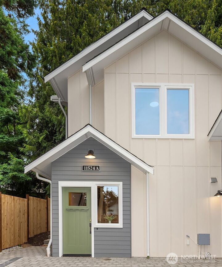11524  38th Avenue NE A  Seattle WA 98125 photo