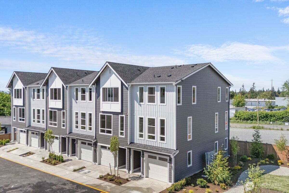 Property Photo:  15726  40th Avenue W C3  WA 98087 