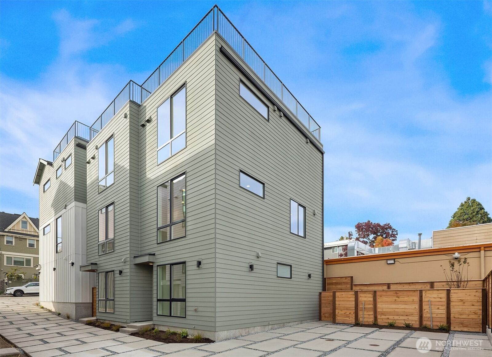 Property Photo:  4422  1st Avenue NE B  WA 98105 