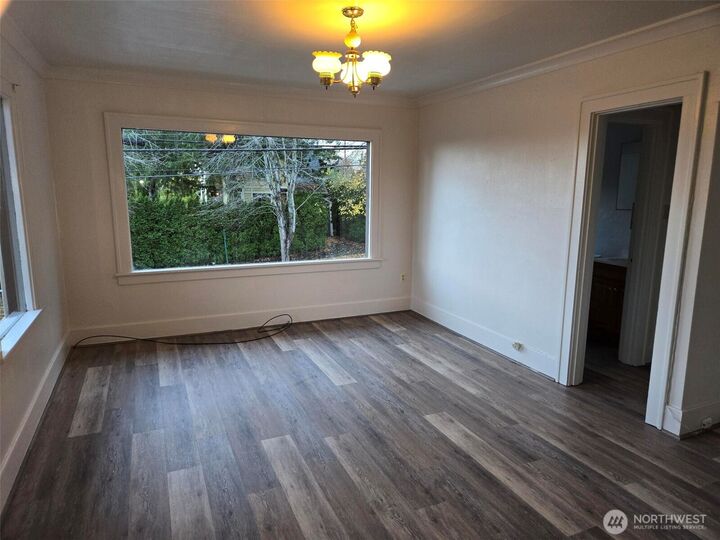 Property Photo:  500  Gladstone Street  WA 98225 