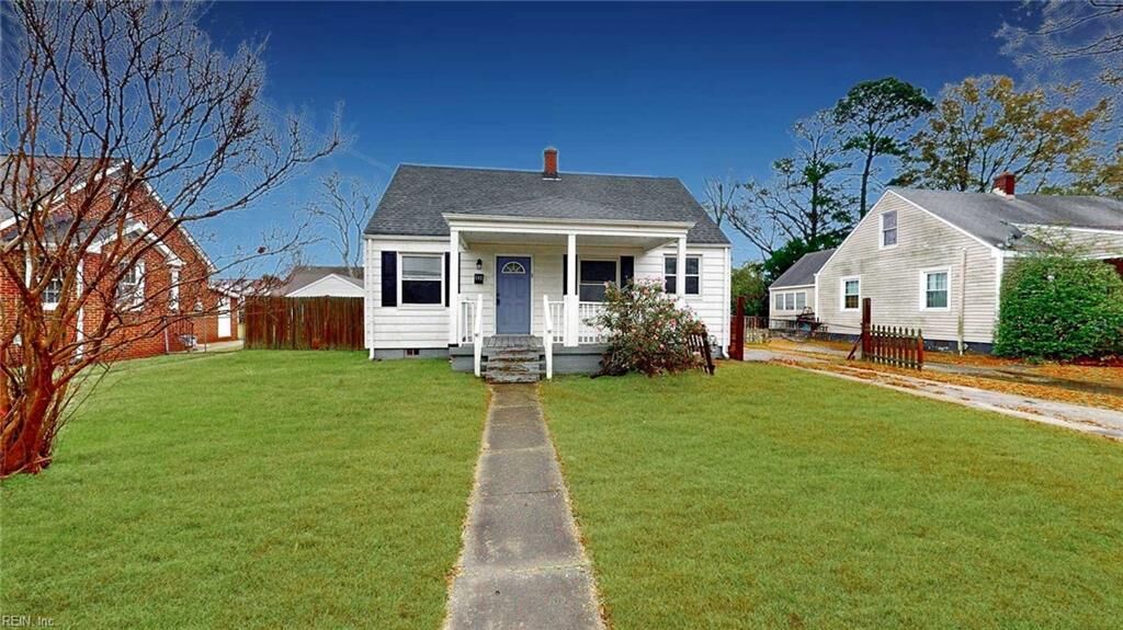 Property Photo:  645 Surry St  VA 23707 