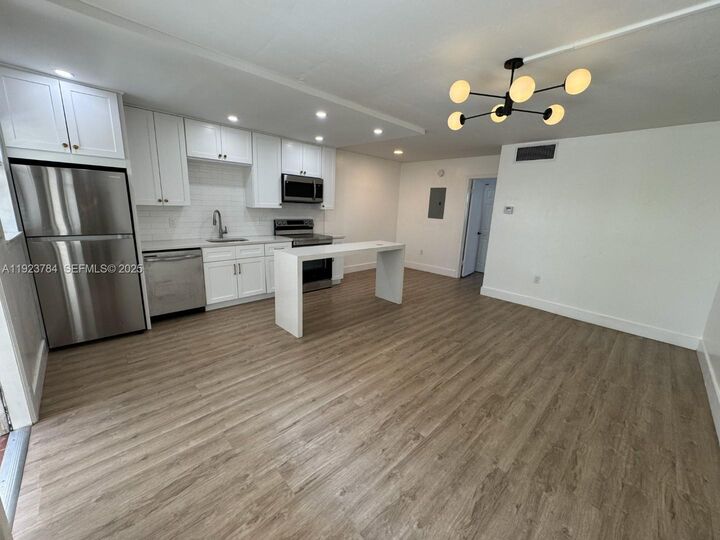 Property Photo:  1720 Cleveland St 110W  FL 33020 