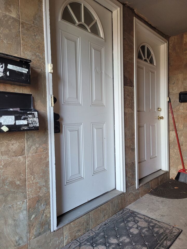 Property Photo:  544 Franklin Avenue 2  CT 06114 