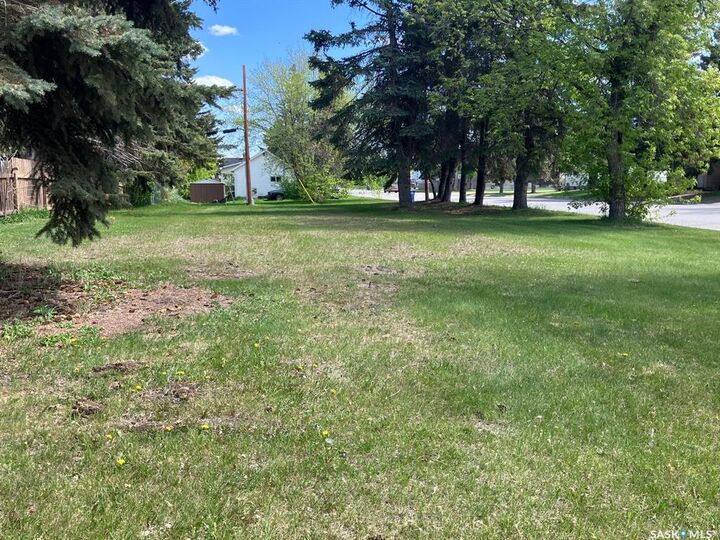 Property Photo:  911 7th Street W  SK S0E 1E0 