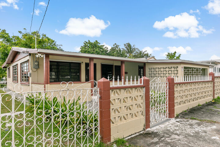 Property Photo:  445 Strawberry Qu  VI 00820 