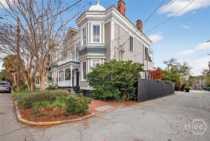 Property Photo: 610 Habersham Street GA 31401