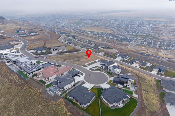 Property Photo: 7037 W 22nd Ave WA 99338