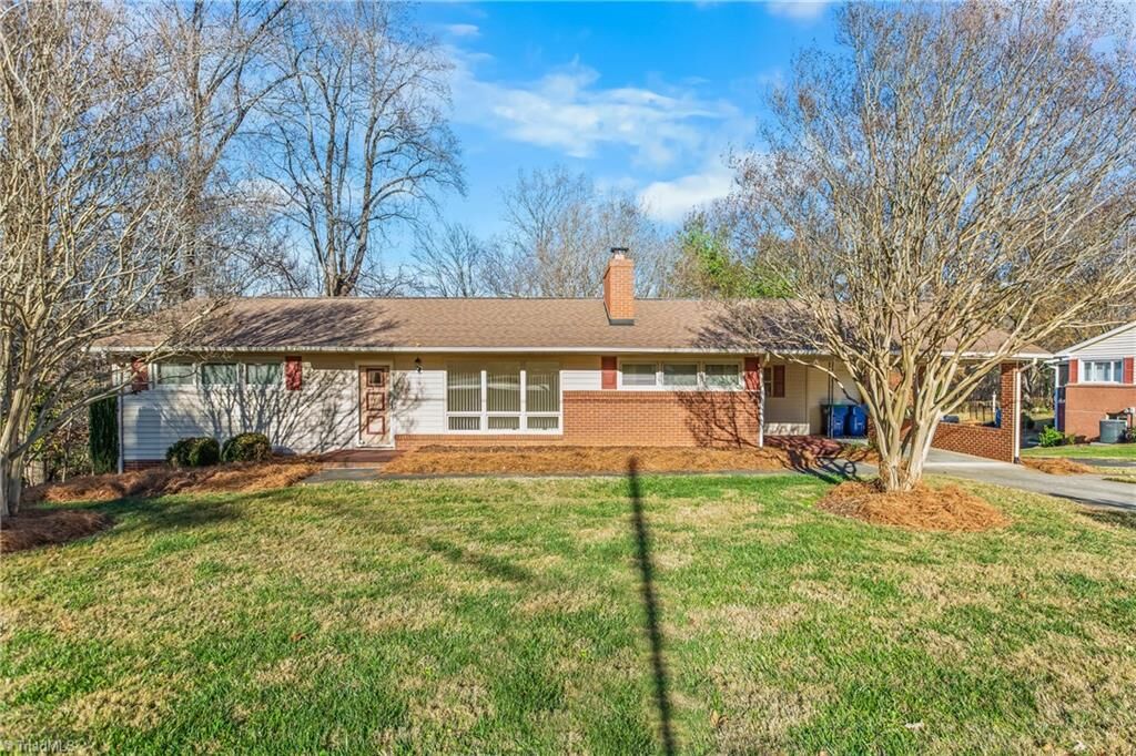 Property Photo: 405 Academy Street NC 27045