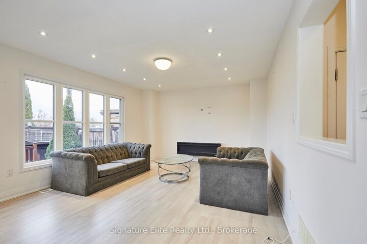 Photo de la propriété:  58 John W Taylor Avenue  ON L9R 0E1 